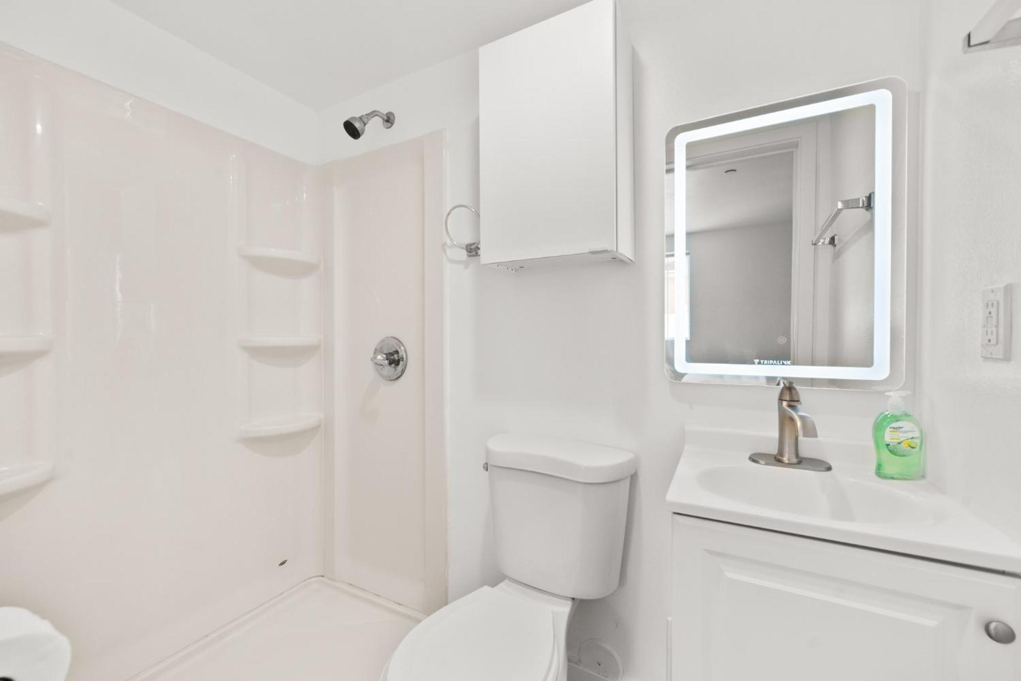 Charming Urban Retreat Near Usc In La- Private Room With Share Living Room With Kitchen Los Angeles Exterior photo