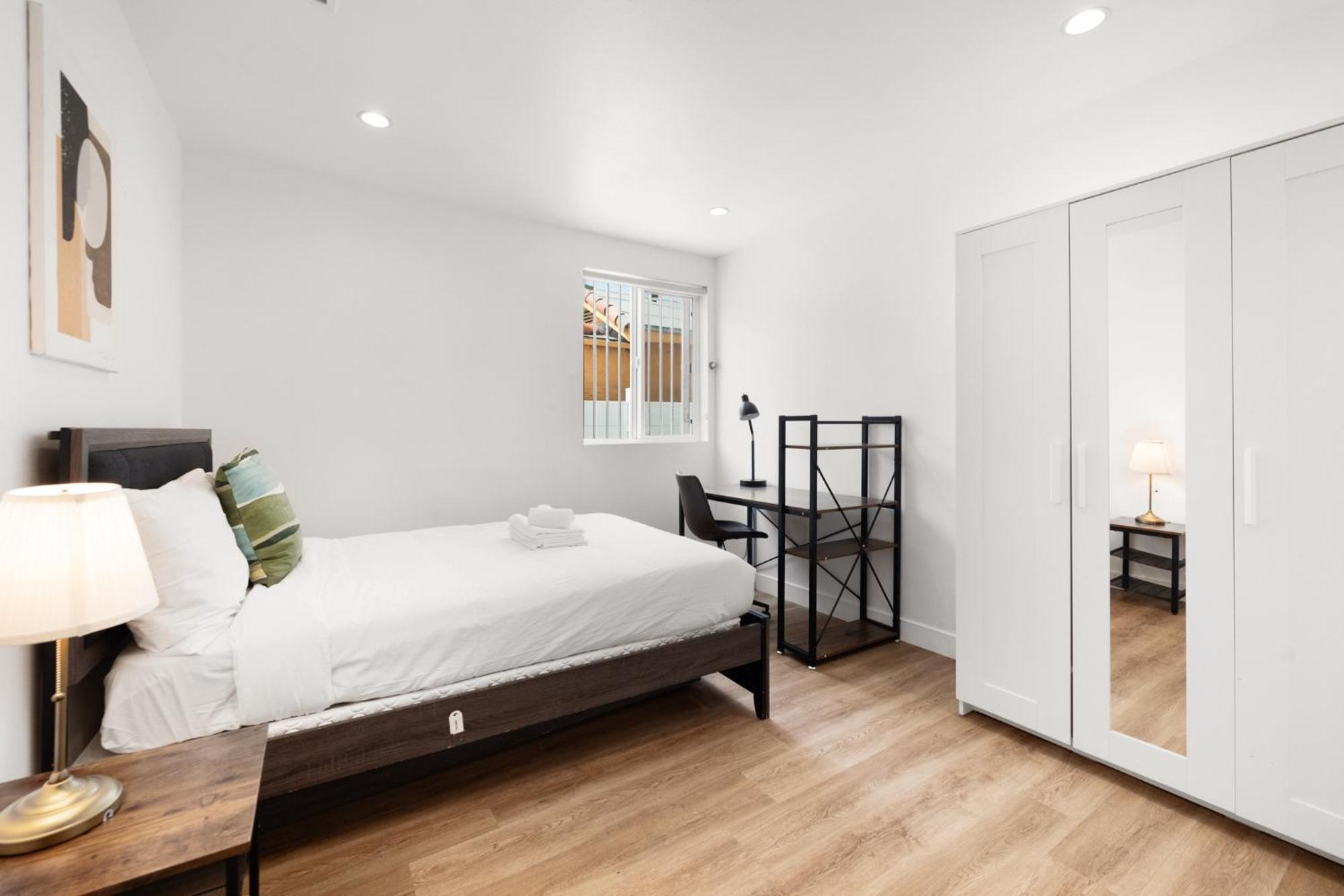 Charming Urban Retreat Near Usc In La- Private Room With Share Living Room With Kitchen Los Angeles Exterior photo