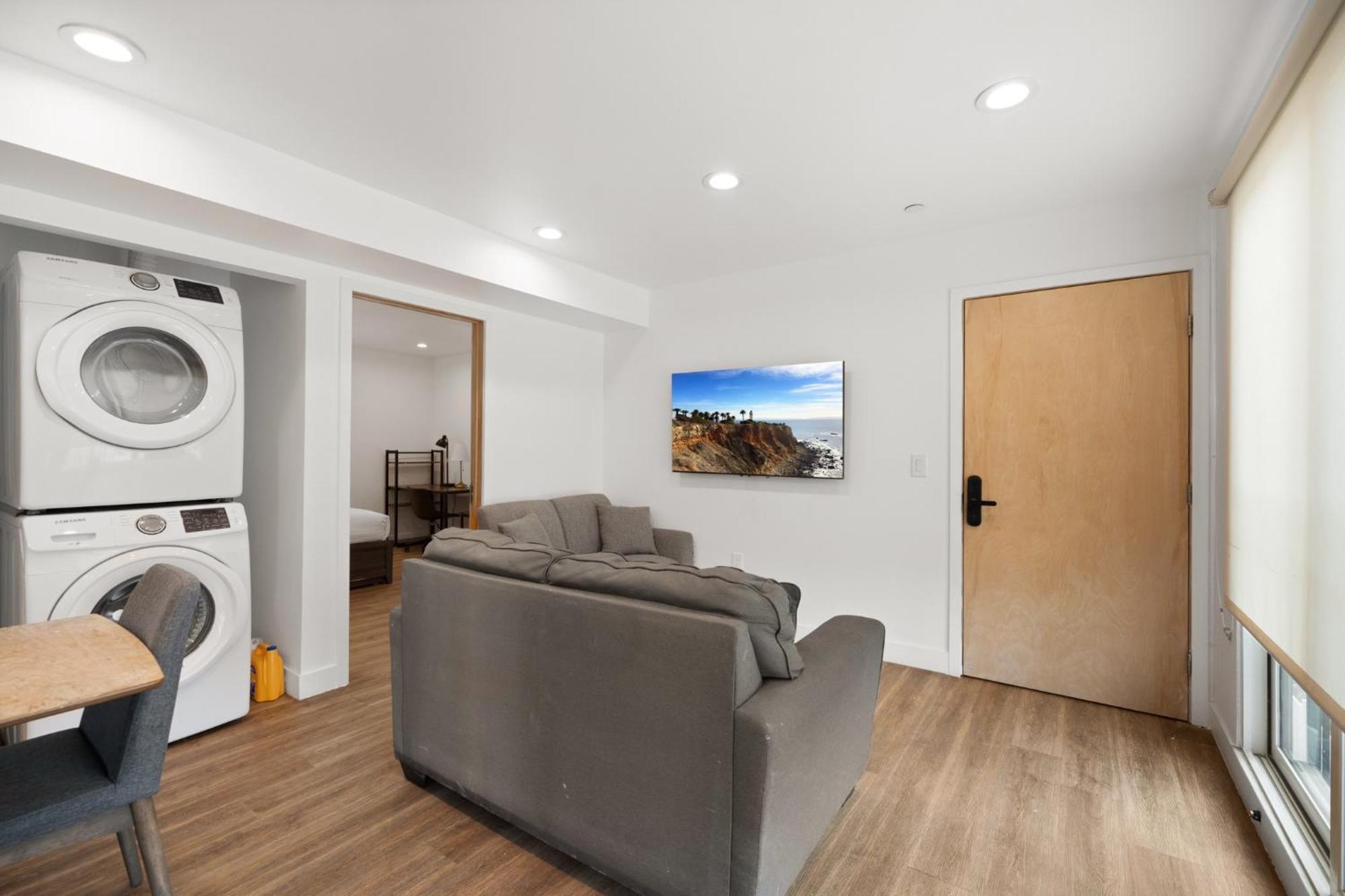 Charming Urban Retreat Near Usc In La- Private Room With Share Living Room With Kitchen Los Angeles Exterior photo