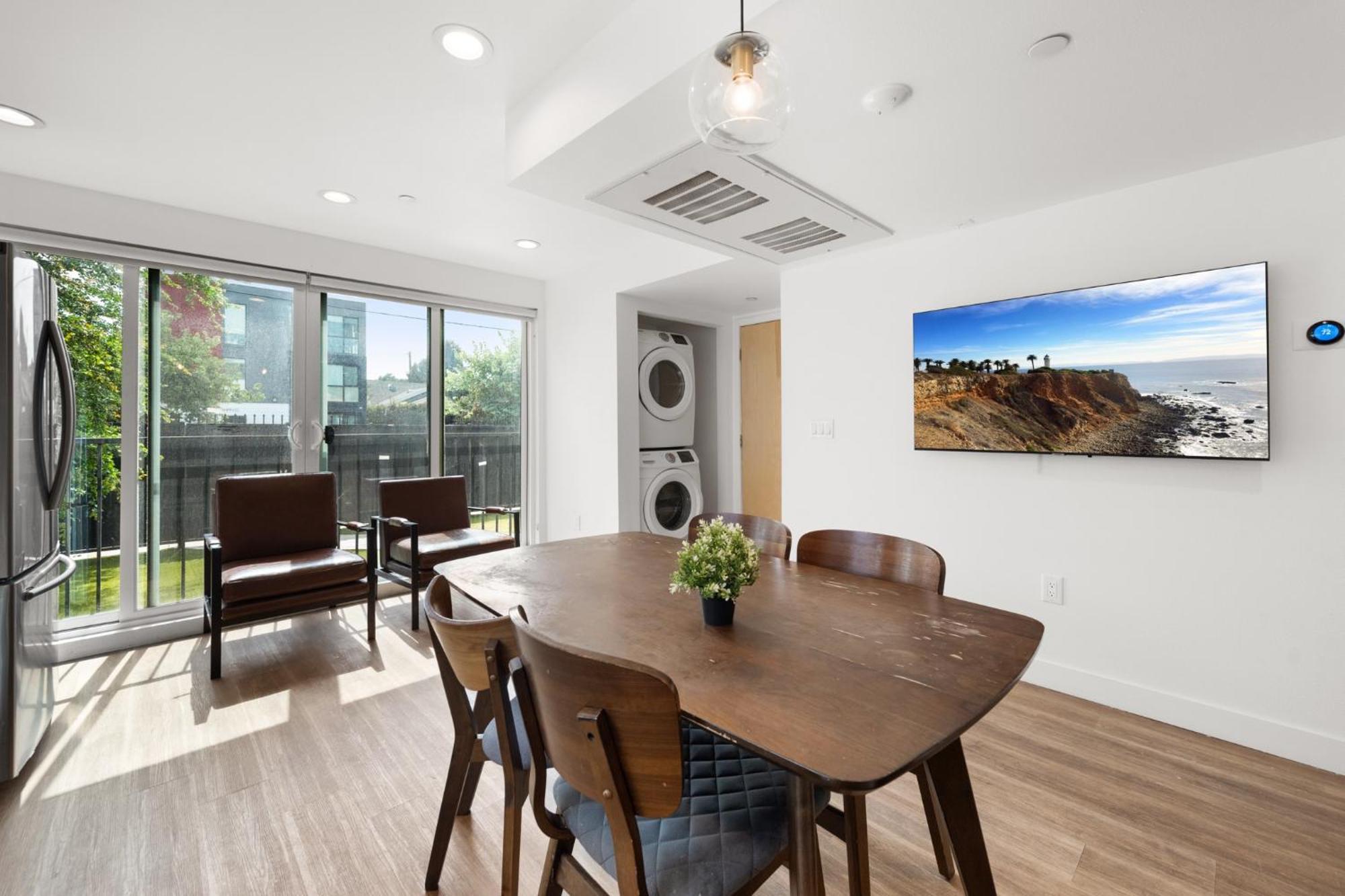 Charming Urban Retreat Near Usc In La- Private Room With Share Living Room With Kitchen Los Angeles Exterior photo