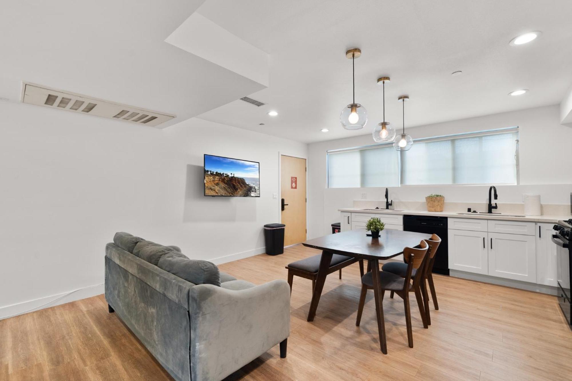 Charming Urban Retreat Near Usc In La- Private Room With Share Living Room With Kitchen Los Angeles Exterior photo